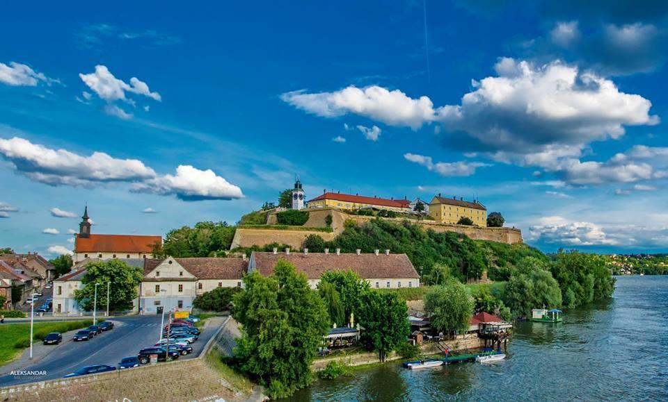 Varad Inn Novi Sad Esterno foto